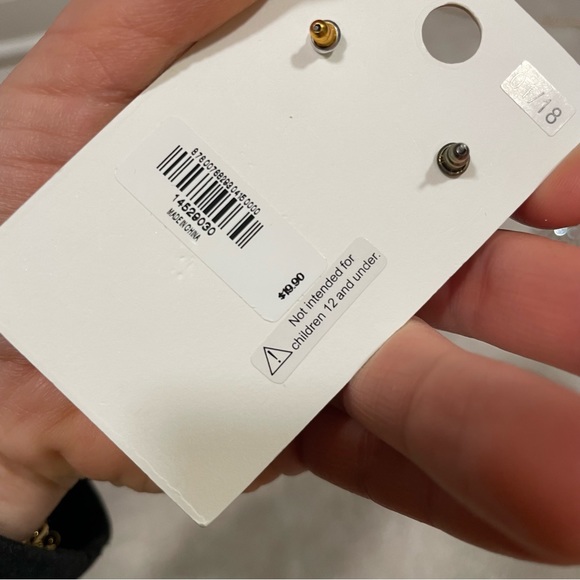 NWT Express gold dangle earrings - Picture 4 of 7